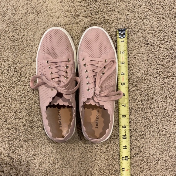 Indigo Rd Kyrie  Sneakers w Scalloped Edge Size 8 - Picture 11 of 11